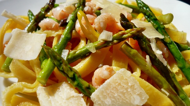 Cestoviny so zelenou baby špargľou a krevetami (fotorecept) - obrázok 4