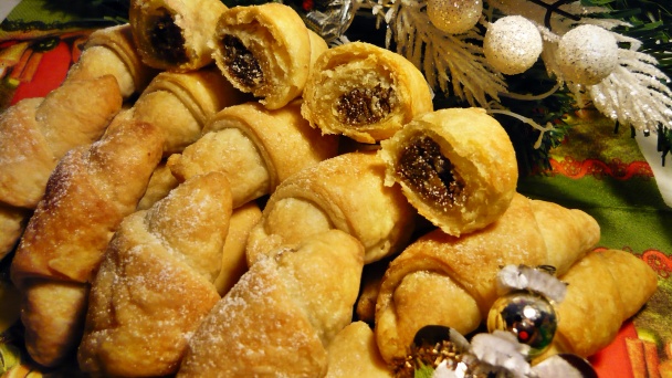 Nekysnuté orechové rožky rumovým maslom pohladkané (fotorecept) - obrázok 5