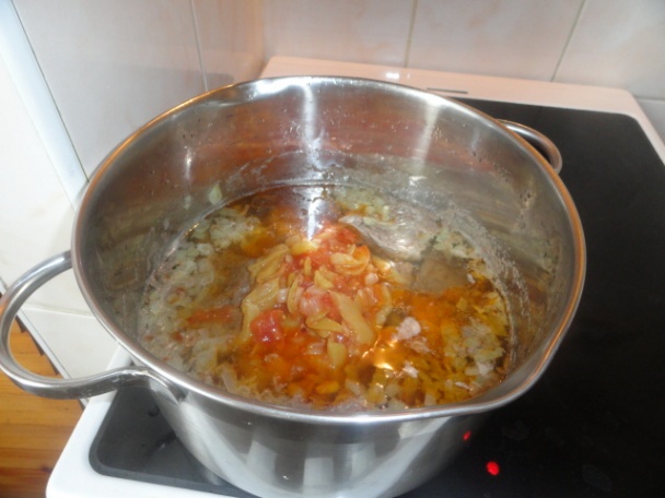 Dusené hovädzie mäso s lečom a kysnuté parené knedle (fotorecept) - obrázok 6