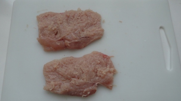 Plnené kuracie prsia s klobásou a vajcom - obrázok 2