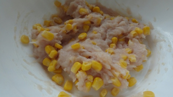 Plnené kuracie prsia s klobásou a vajcom - obrázok 4