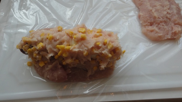 Plnené kuracie prsia s klobásou a vajcom - obrázok 6