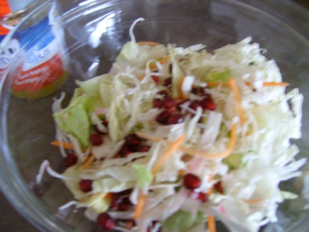 Zeleninový šalát s granátovým jablkom a naklíčenou mungo fazuľou - obrázok 2