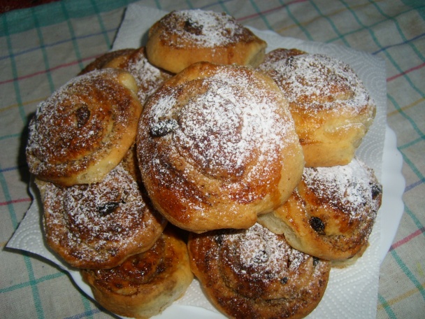 Orechové slimáky z kysnutého cesta  - obrázok 7