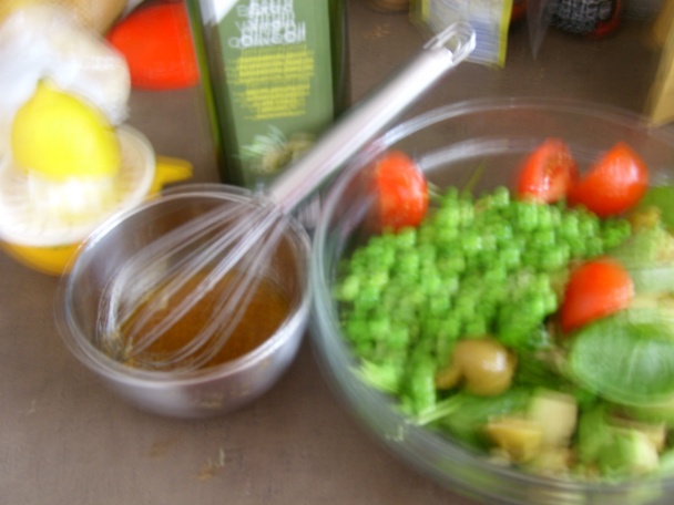 Šalát s avokádom a vajíčkami - obrázok 3