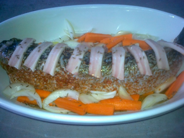 Šťuka na slanine s mrkvou a pečenými zemiakmi - obrázok 2