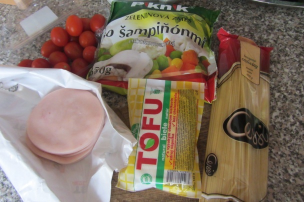 Cestoviny so zeleninou a tofu syrom - obrázok 1