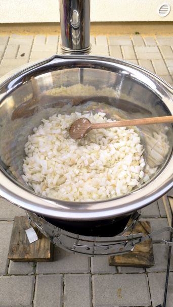 Kotlíkový hovädzí guláš (fotorecept) - obrázok 1