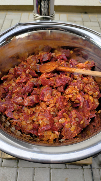 Kotlíkový hovädzí guláš (fotorecept) - obrázok 2