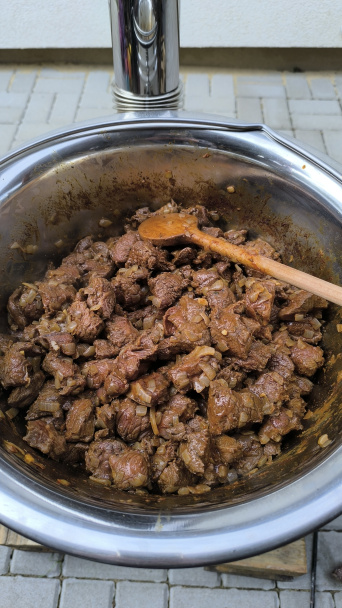 Kotlíkový hovädzí guláš (fotorecept) - obrázok 3