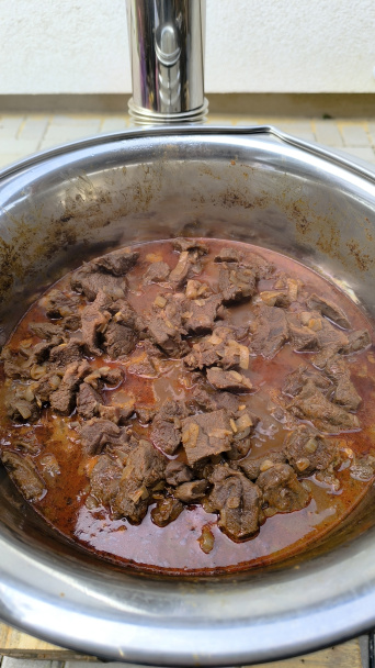 Kotlíkový hovädzí guláš (fotorecept) - obrázok 4