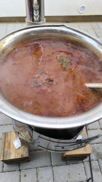 Kotlíkový hovädzí guláš (fotorecept) - obrázok 6