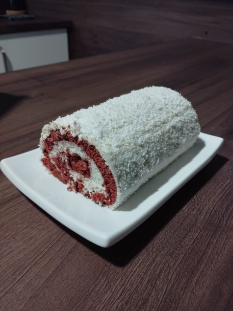 Red Velvet roláda s kokosovým krémom - obrázok 6