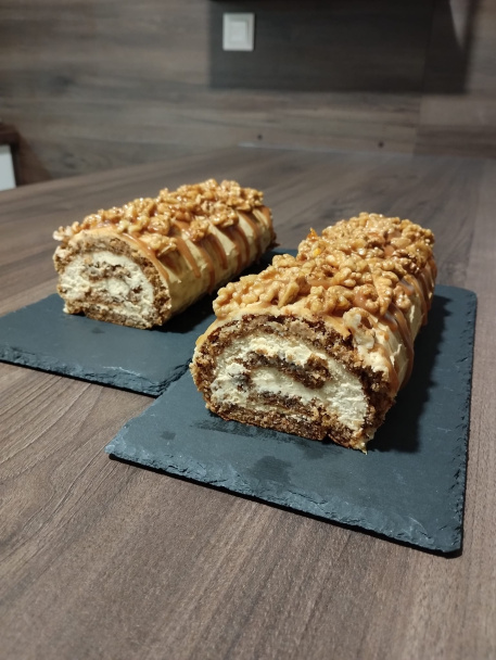 Vianočná medová roláda s orechami - obrázok 5