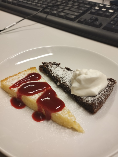 Švédsky čokoládový koláč kladdkaka a jeho citrónový brat - obrázok 8