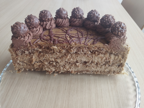 Jednoduchá orechovo-kávová torta - obrázok 8