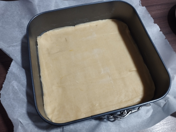 Svieži strúhaný tvarohový koláč s citrónovou kôrou (fotorecept) - obrázok 3