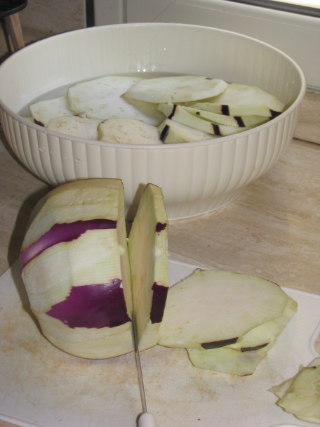 Melanzane alla parmigiana - vrstvené baklažány (fotorecept) - obrázok 1