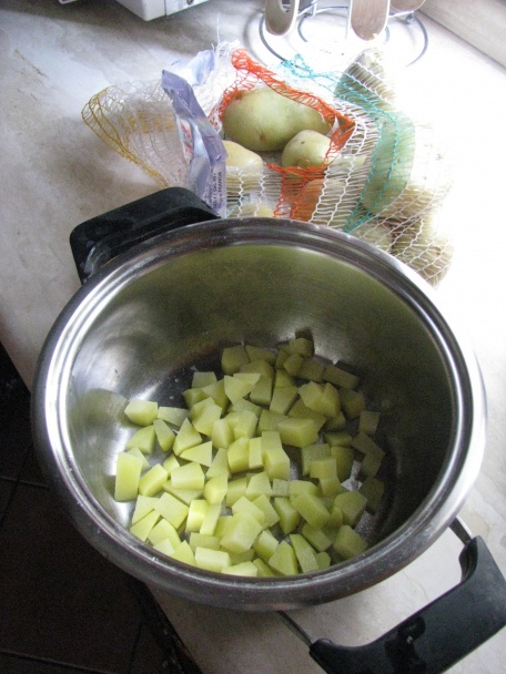 Cestoviny so zemiakmi, rukolou a paradajkami (fotorecept) - obrázok 1