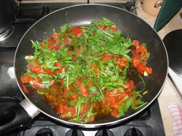 Cestoviny so zemiakmi, rukolou a paradajkami (fotorecept) - obrázok 2