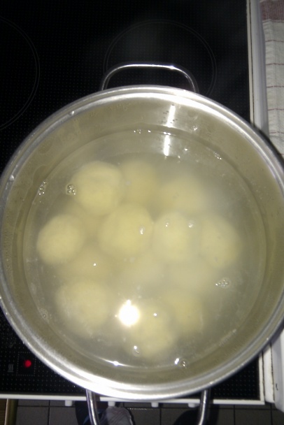 Zemiakové knedličky plnené ovocím (Gombovce) - obrázok 2