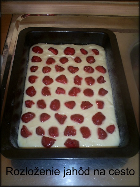 Rýchly koláč s jahodami. - obrázok 2