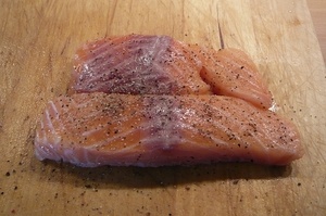 Zelený šalát s grilovaným lososom a parenými zemiakmi (fotorecept) - obrázok 1