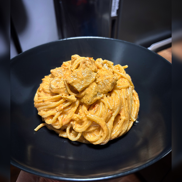 Špagety s kuracím mäsom a paradajkovo-syrovou omáčkou (fotorecept) - obrázok 7