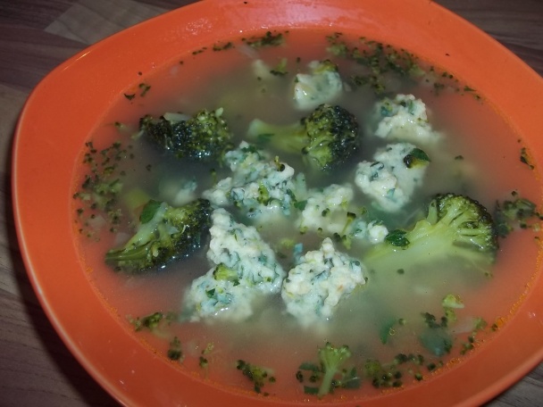 Brokolicová polievka so žihľavou (fotorecept) - obrázok 8