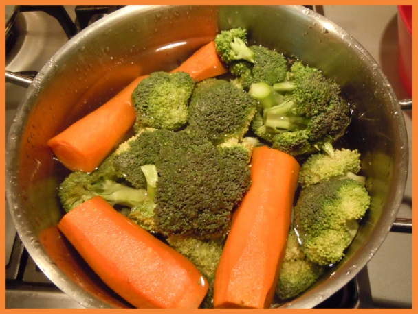 Brokolica so šunkou, syrom a s mrkvičkou - obrázok 1