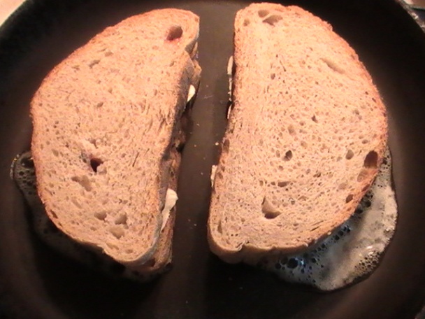 Toast s plesnivým (pre jazykových puritánov plesňovým) syrom (fotorecept) - obrázok 4