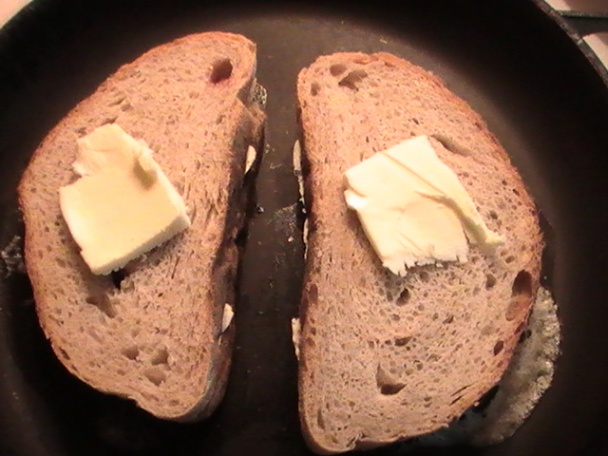 Toast s plesnivým (pre jazykových puritánov plesňovým) syrom (fotorecept) - obrázok 5