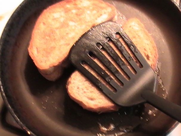 Toast s plesnivým (pre jazykových puritánov plesňovým) syrom (fotorecept) - obrázok 6