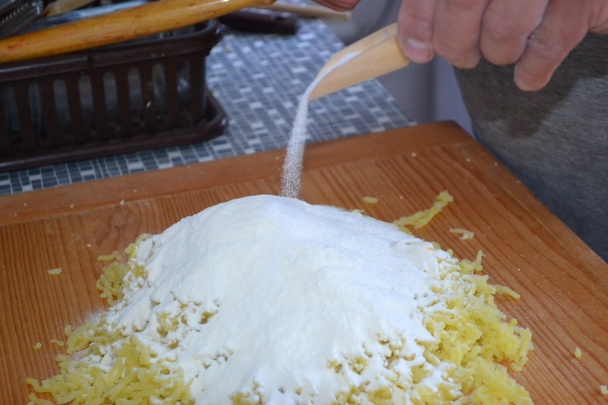 Gnochi s údeným na cibuľke - obrázok 3