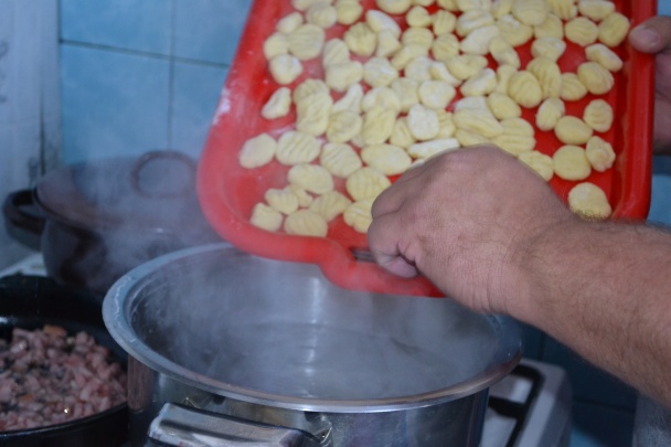 Gnochi s údeným na cibuľke - obrázok 8