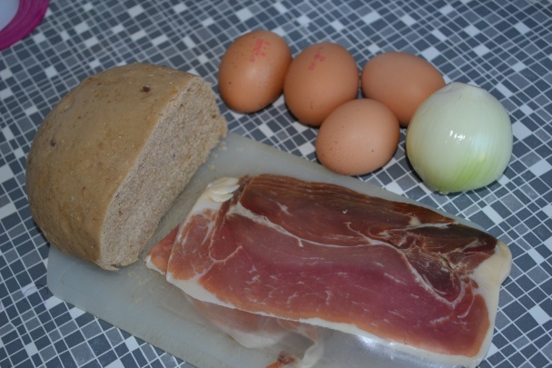 Knedľa s vajcom a ...... - obrázok 1