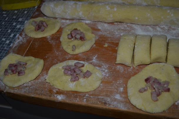 Moravské knedličky plnené údeným mäsom s kapustou (fotorecept) - obrázok 5