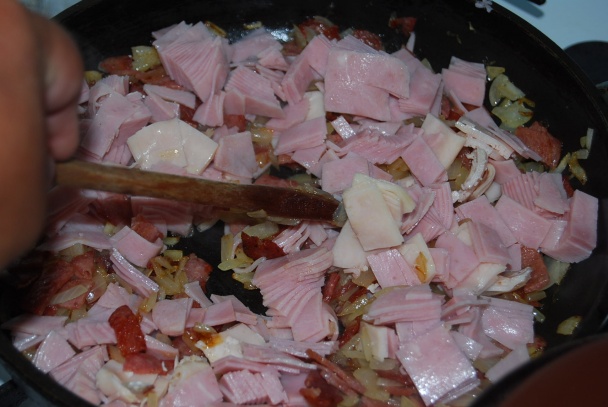 „Dobrý prase všetko spase“ - praženica so šunkou a syrom (fotorecept) - obrázok 2