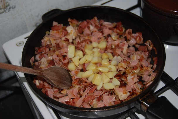 „Dobrý prase všetko spase“ - praženica so šunkou a syrom (fotorecept) - obrázok 3