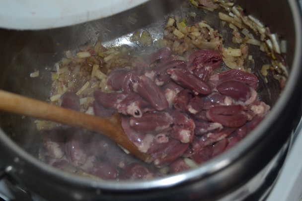 Kuracie srdcia na šampiňónoch s hráškom (fotorecept) - obrázok 6