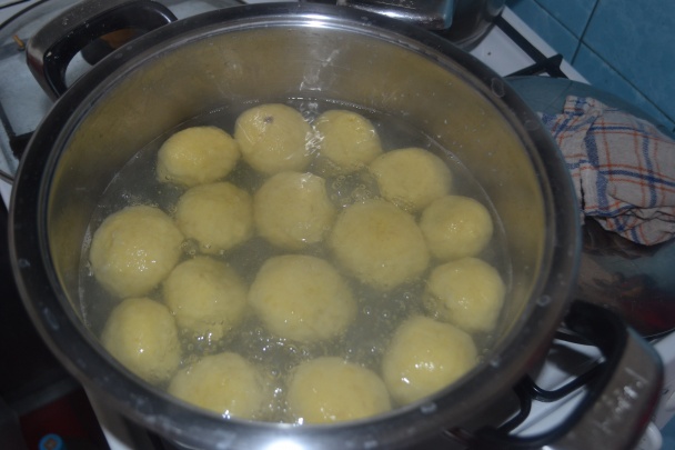 Bramborové knedlíky plnené bravčovou pečienkou (fotorecept) - obrázok 11