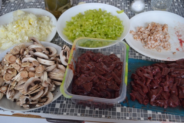 Hovädzia pečeň na paprike a šampiňónoch (fotorecept) - obrázok 1