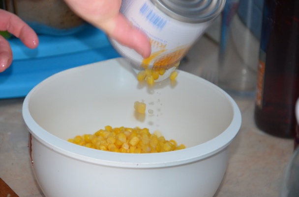 Šalát z krabích tyčiniek (fotorecept) - obrázok 2