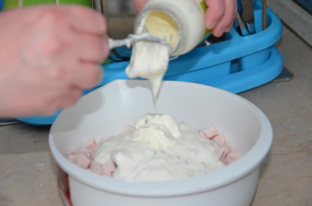 Šalát z krabích tyčiniek (fotorecept) - obrázok 3