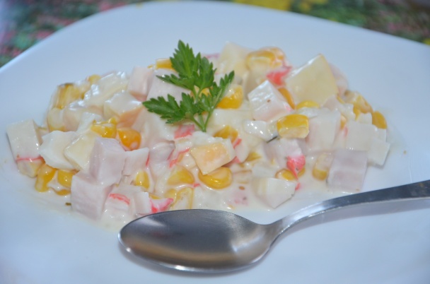 Šalát z krabích tyčiniek (fotorecept) - obrázok 5