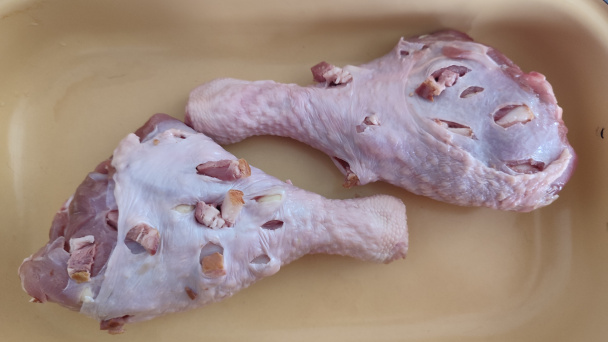 Pečené špikované morčacie stehná (fotorecept) - obrázok 1