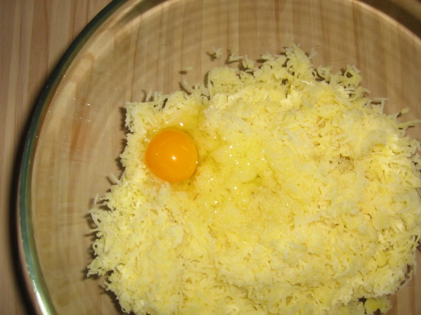 Domáci zemiakový knedlík so slaninkou a cibuľkou  - obrázok 2