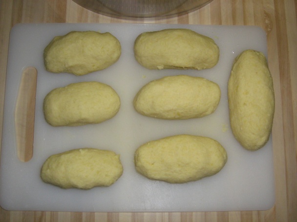 Domáci zemiakový knedlík so slaninkou a cibuľkou  - obrázok 4