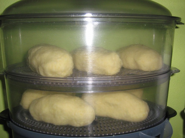 Domáci zemiakový knedlík so slaninkou a cibuľkou  - obrázok 5