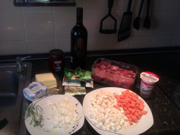 Ragú z diviaka s brusnicovou omáčkou - obrázok 1